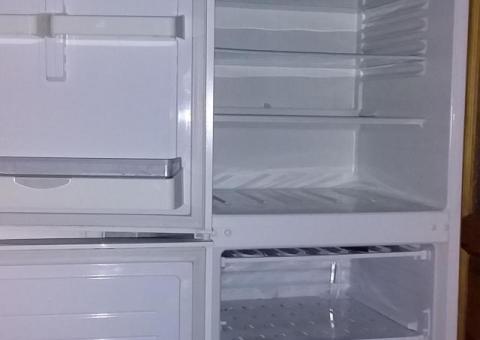 Продаю двухкамерный холодильник атлант