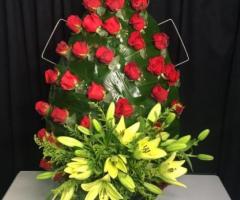 Coroane și buchete funerare cu livrare rapidă și discreție deplină