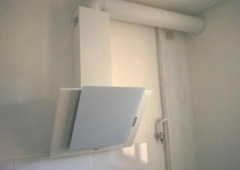 МОНТАЖ ВЫТЯЖКИ В КУХНЕ. НАД ПЛИТОЙ. ВЫВОД ТРУБЫ НА УЛИЦУ. 069495004 КИШИНЕВ. СВЕРЛИМ СТЕНЫ АЛМАЗОМ.